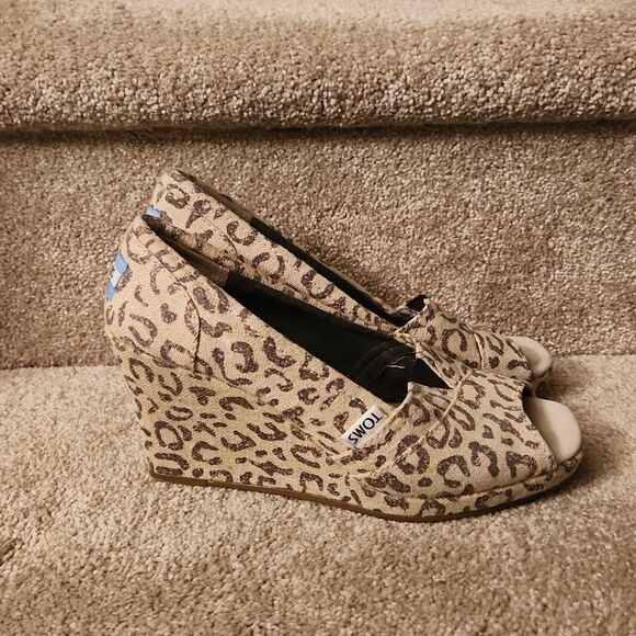 Toms Women's Leopard-Print Peeptoe Wedge Heels Size 6 - Picture 1 of 8